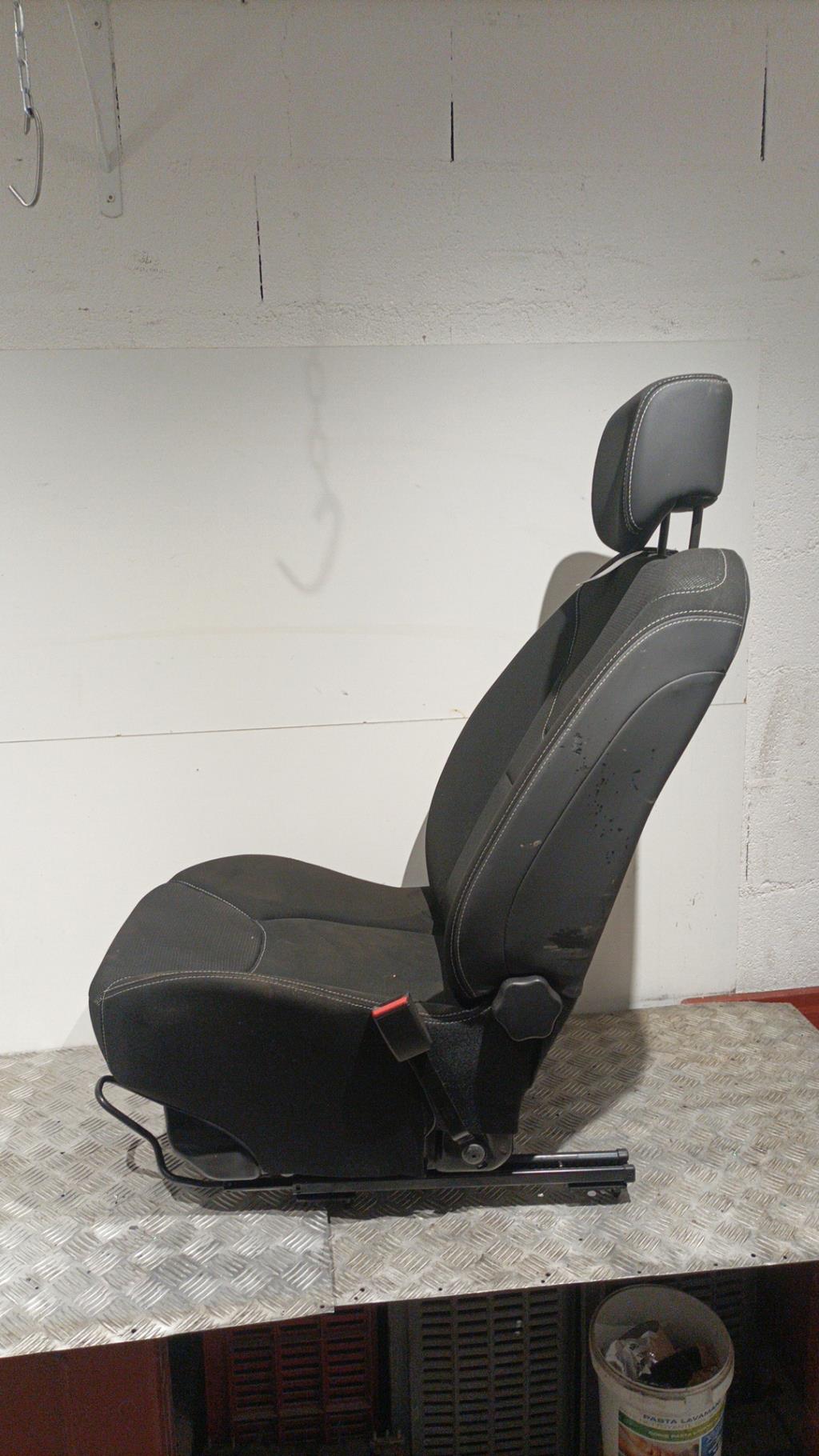 Siege avant droit RENAULT CLIO 4  - 1