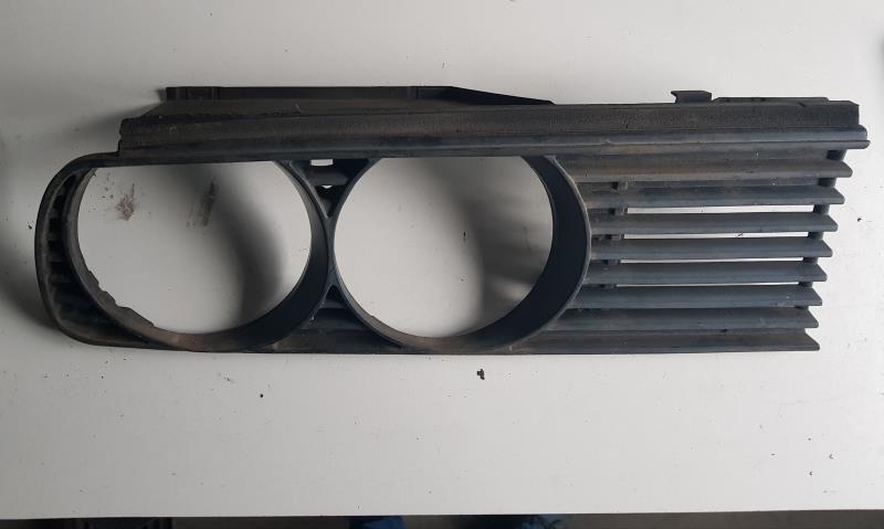 Calandre droite BMW SERIE 3 E30  - 1