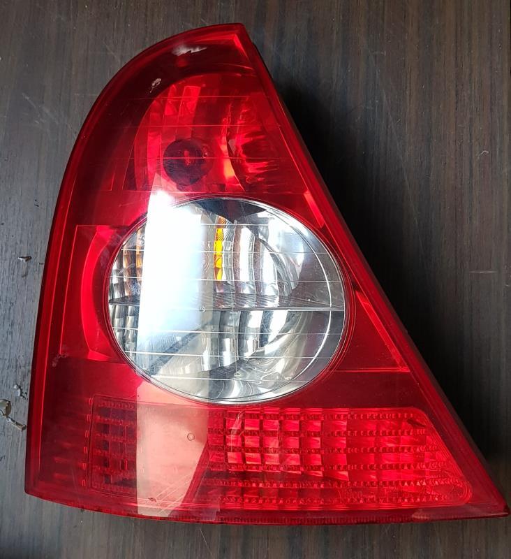 Feu arriere principal gauche (feux) RENAULT CLIO 2 PHASE 2 Essence/GPL - 1