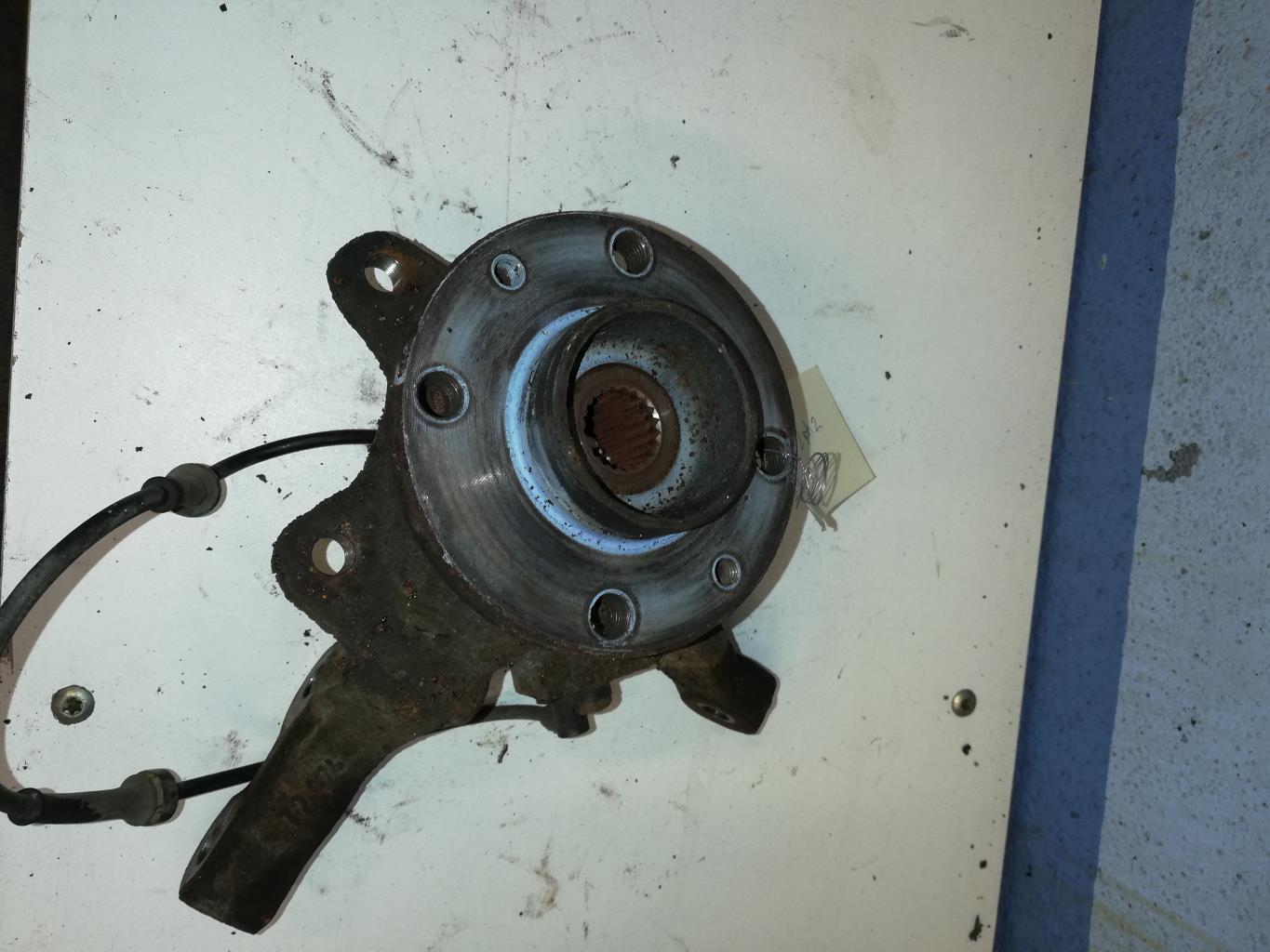 Moyeu avant droit RENAULT CLIO 2 PHASE 2 Diesel - 1