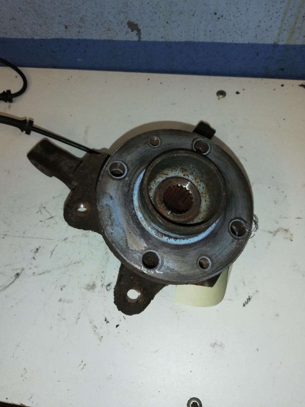 Moyeu avant gauche RENAULT CLIO 2 PHASE 2 Diesel - 1