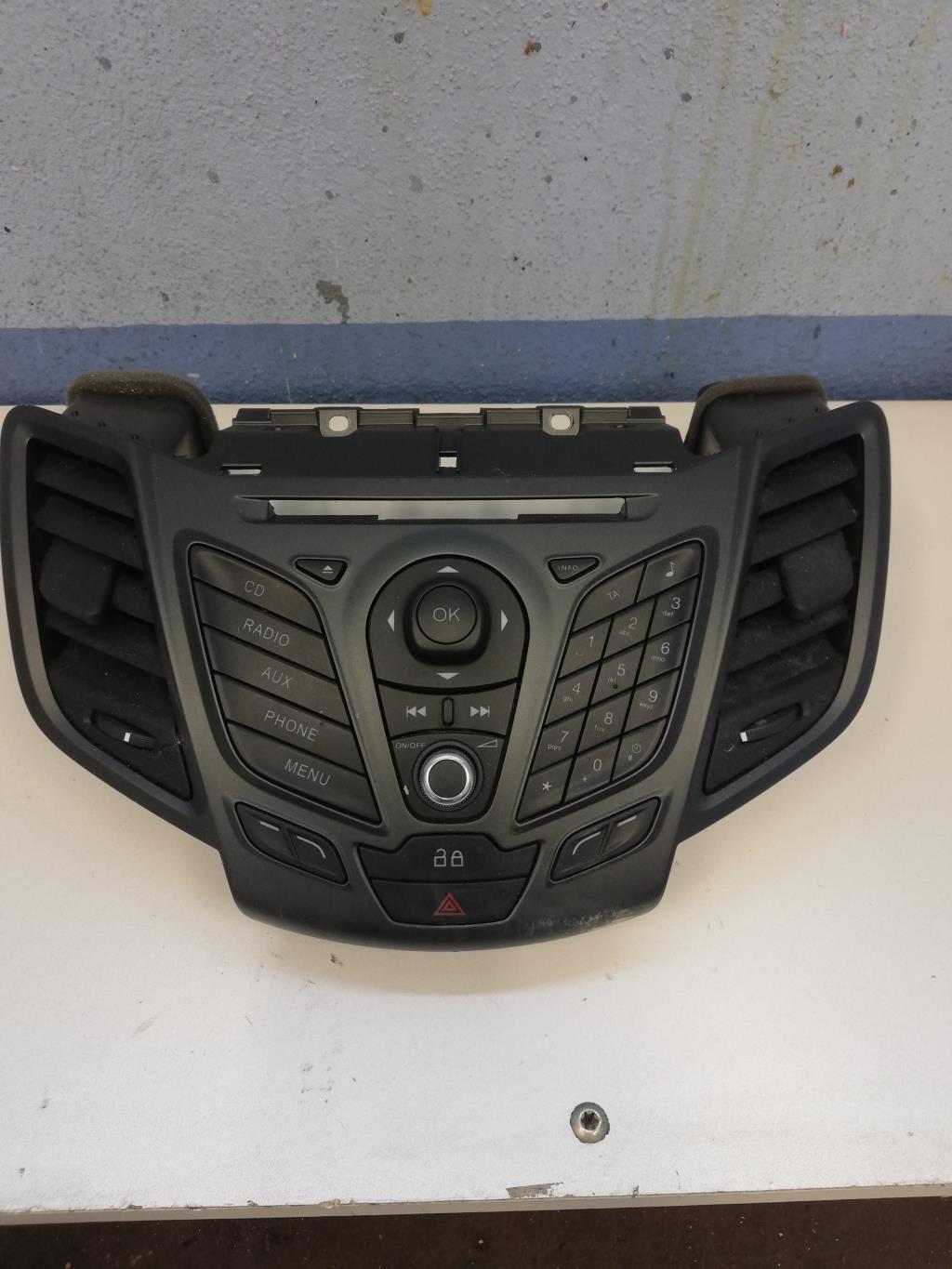 Commande autoradio FORD FIESTA 6 PHASE 2 Essence - 1