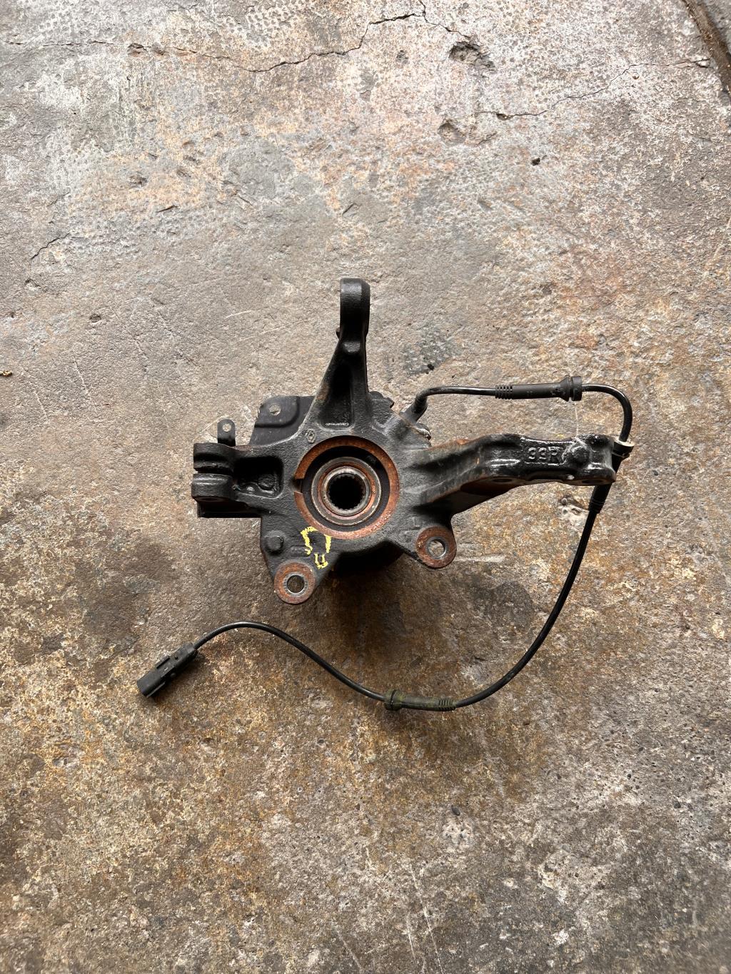Fusee avant gauche RENAULT CLIO 4 PHASE 2 Essence - 1