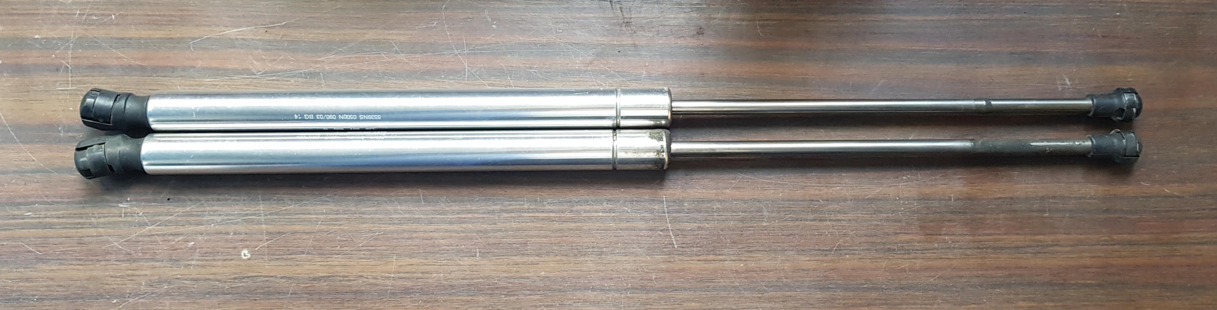 Verin de coffre VOLKSWAGEN GOLF 4 Diesel - 1