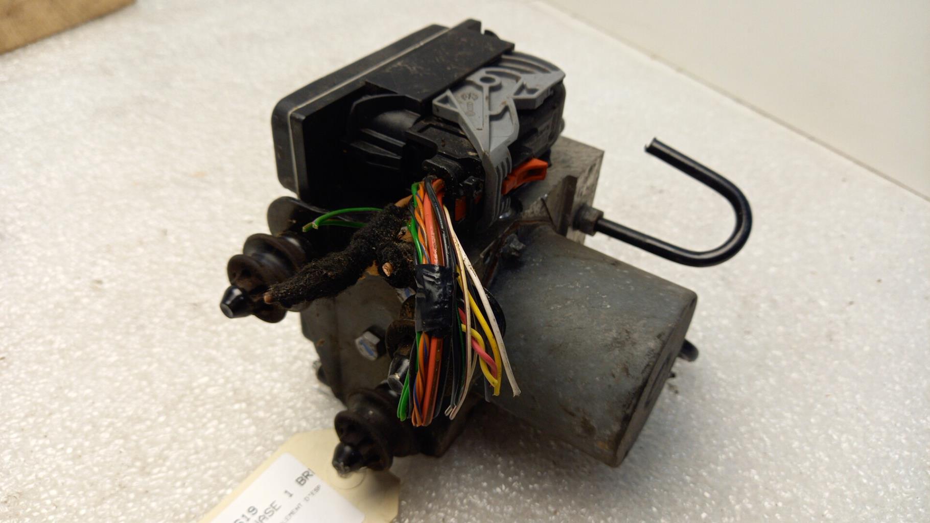 Bloc ABS (freins anti-blocage) AUDI A4 3 AVANT PHASE 1 BREAK Diesel - 1