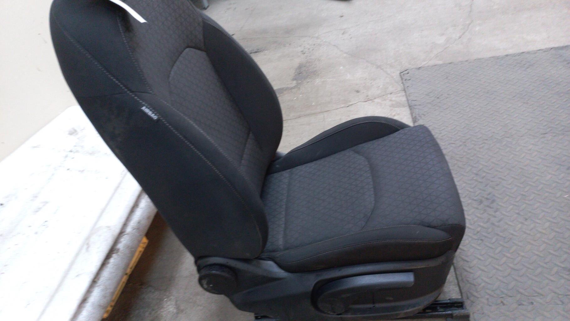 Siege avant droit KIA CEE-D 3 PHASE 1 Diesel - 1