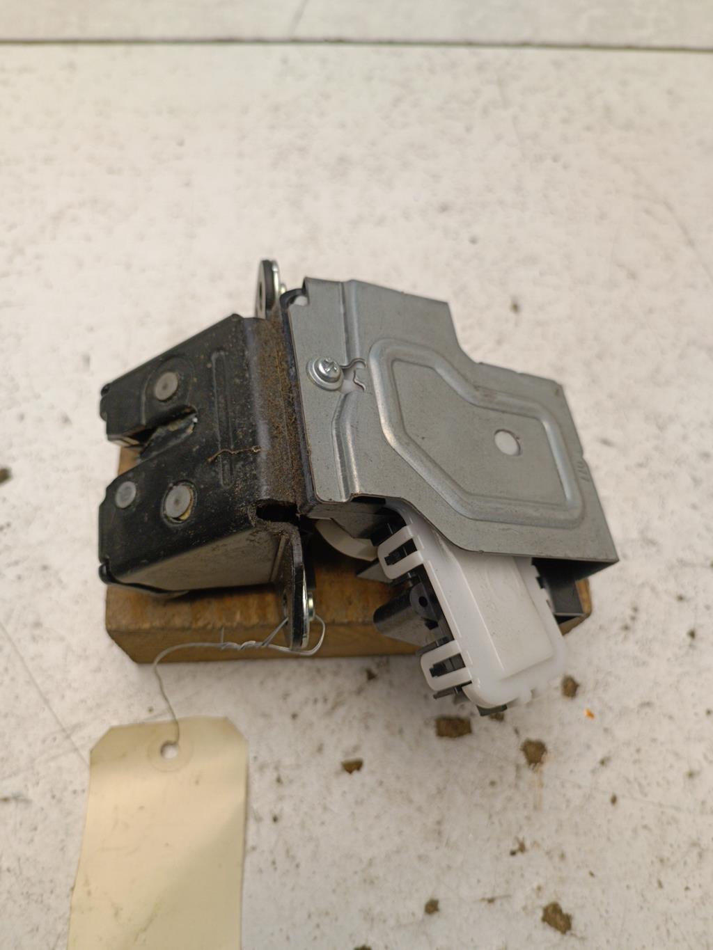 Serrure de hayon MAZDA 2 2 PHASE 1 Diesel - 1