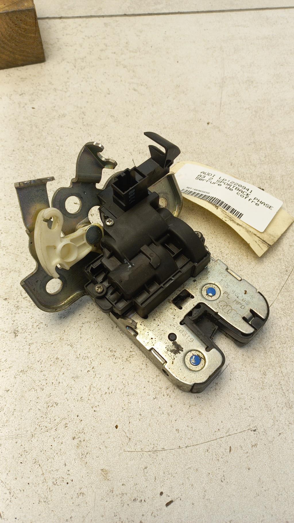 Serrure de coffre AUDI A3 2 SPORTBACK PHASE 2 Diesel - 1