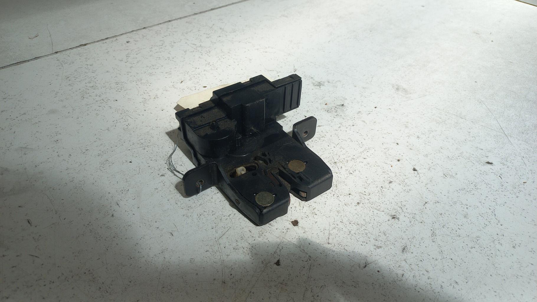 Serrure de hayon RENAULT LAGUNA 2 PHASE 2 Essence - 1