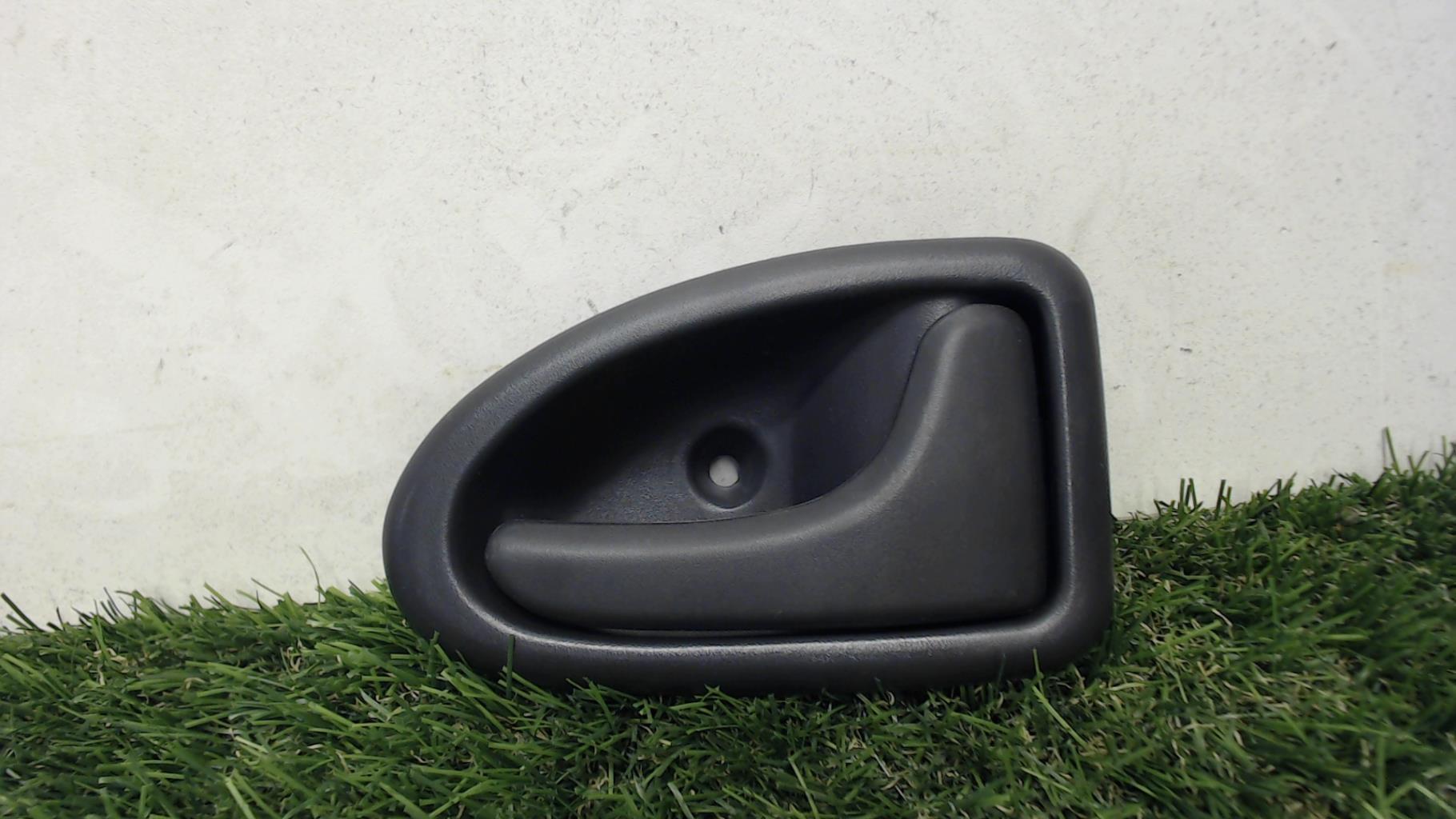 Poignee interieur avant droit RENAULT CLIO 2 PHASE 2 Diesel - 1