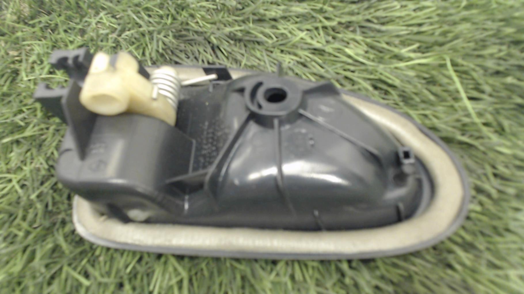 Poignee interieur avant droit RENAULT CLIO 2 PHASE 2 Diesel - 1