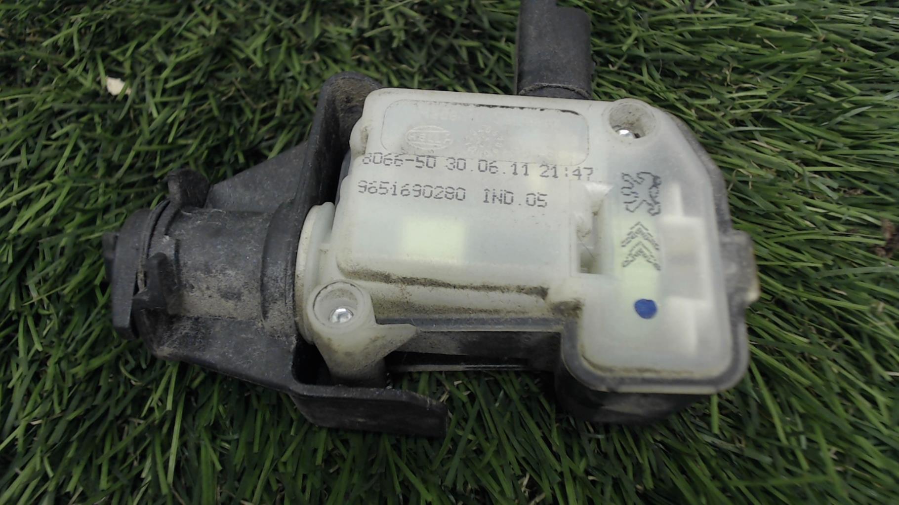 Actionneur verrou trappe d'essence CITROEN C4 2 PHASE 1 Diesel - 1