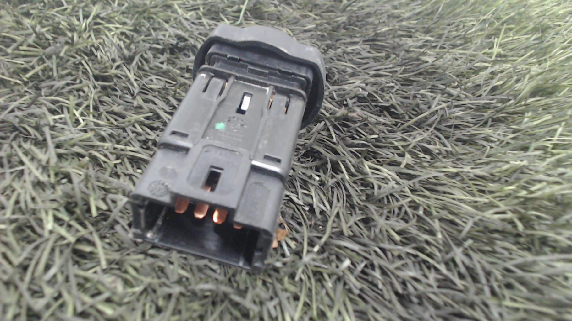 Bouton de warning DACIA SANDERO 1 Diesel - 1