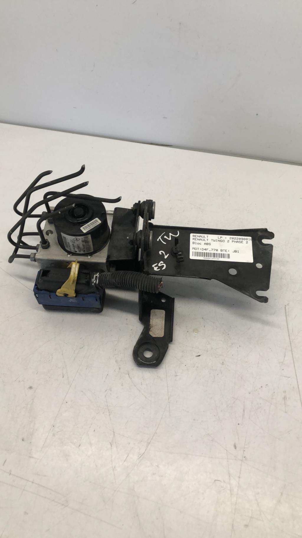 Bloc ABS (freins anti-blocage) RENAULT TWINGO 2 PHASE 2 Essence - 1
