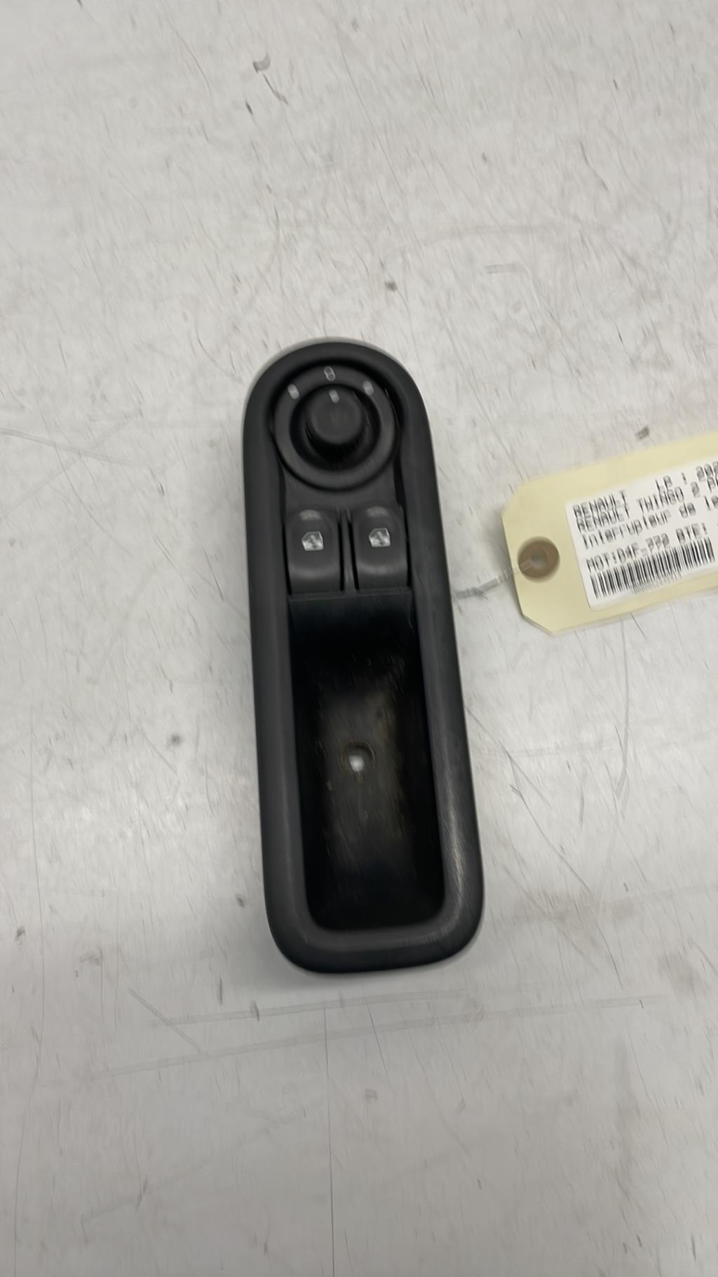 Interrupteur de leve vitre avant gauche RENAULT TWINGO 2 PHASE 1 Essence - 1