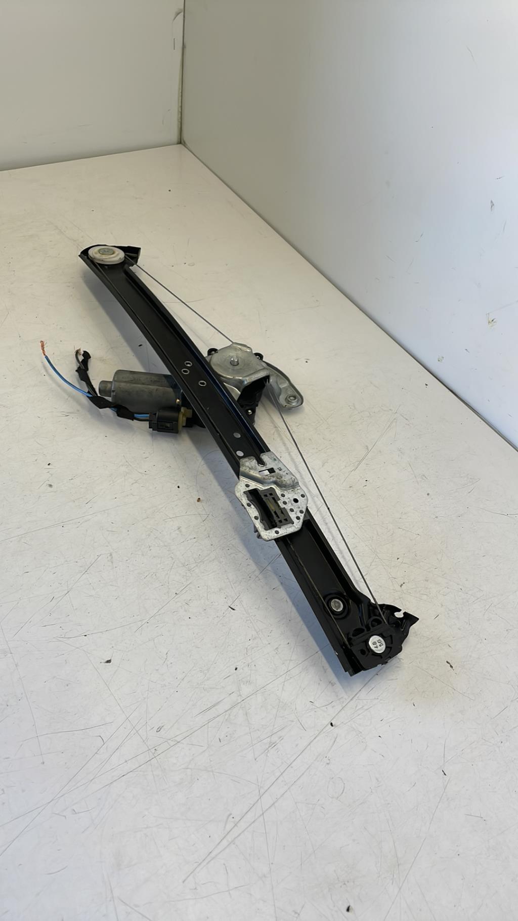Leve vitre electrique arriere gauche BMW X5 E53 Essence - 1