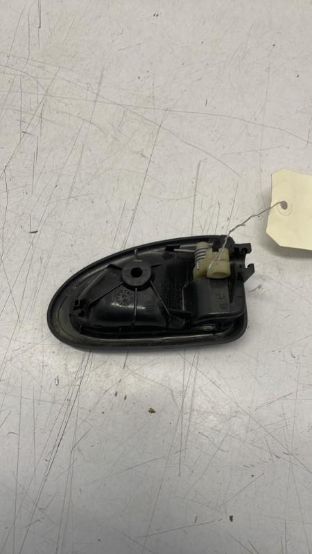 Poignee interieur avant gauche RENAULT CLIO 2 CAMPUS PHASE 1 Diesel - 1