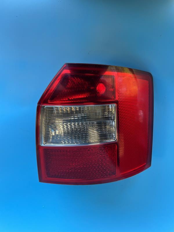 Feu arriere principal droit (feux) AUDI A4 2 AVANT PHASE 1 BREAK Diesel - 1