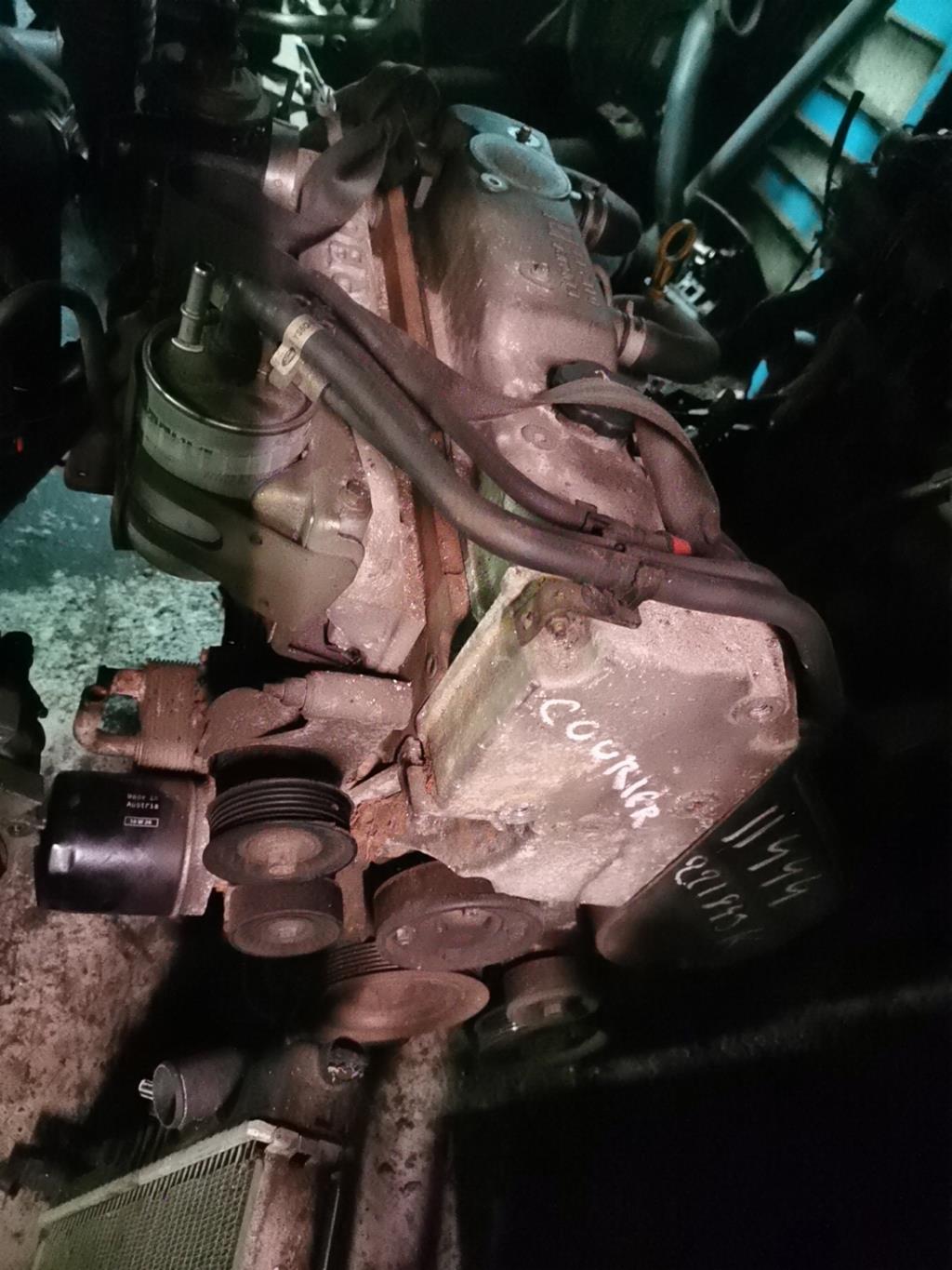 Moteur FORD COURRIER 4 Diesel - 1