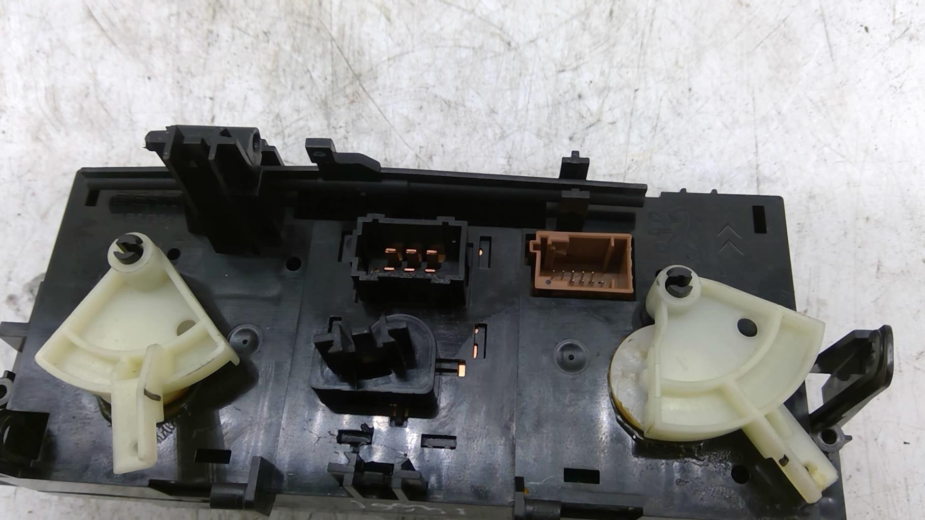Commande chauffage CITROEN C3 2 PHASE 1 Essence - 1