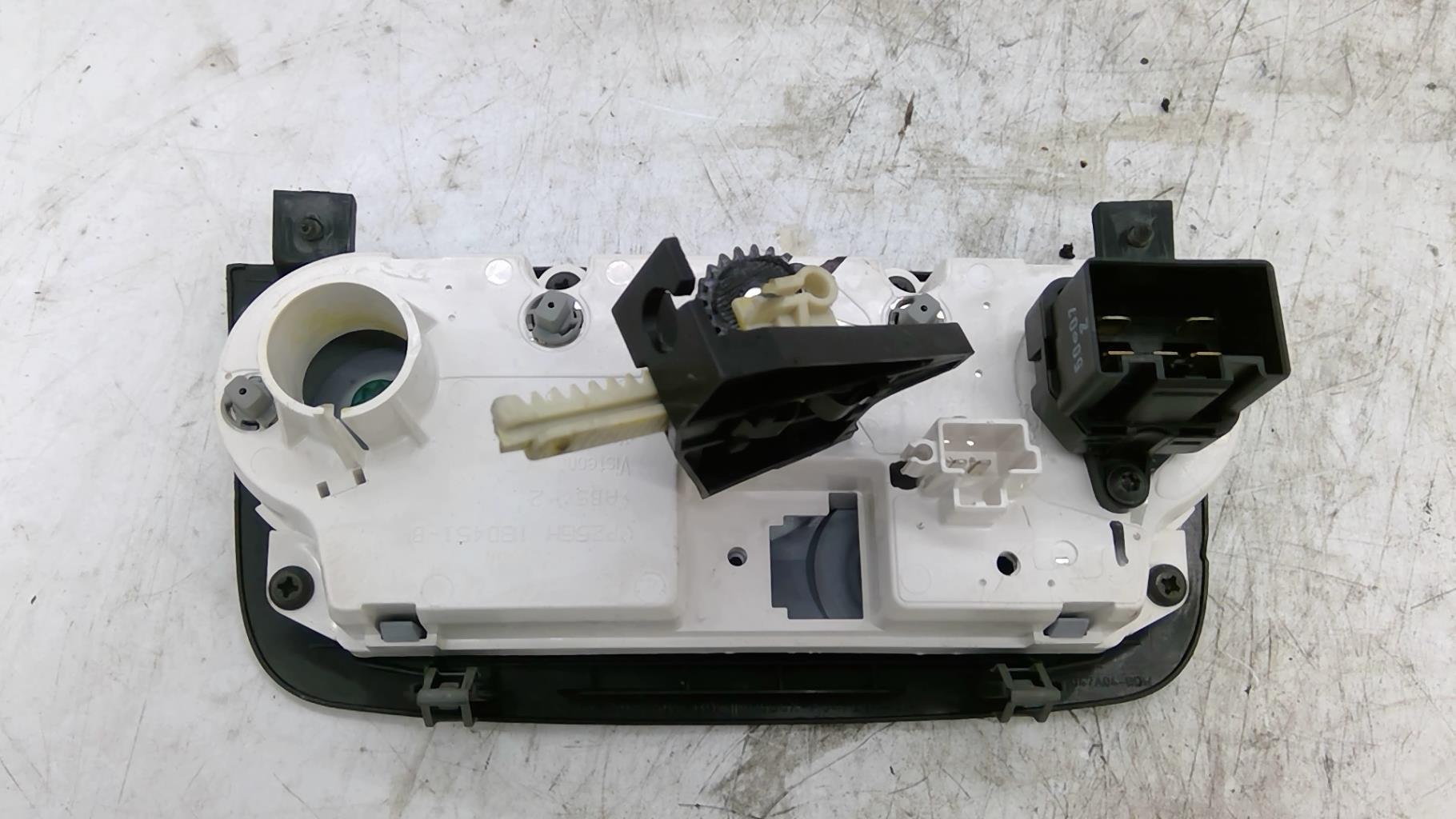 Commande chauffage FORD FIESTA 5 PHASE 2 Essence - 1