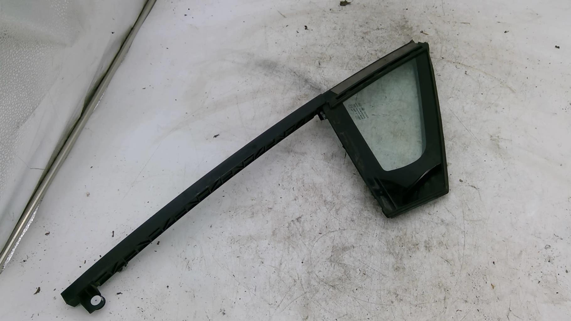 Custode arriere droit (porte) RENAULT CLIO 4 PHASE 2 Diesel - 1