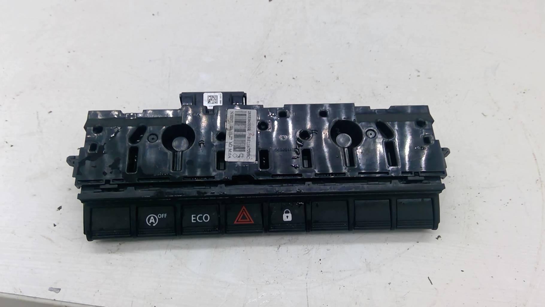 Bouton/Interrupteur RENAULT CLIO 5 PHASE 1 Essence/Hybride - 1