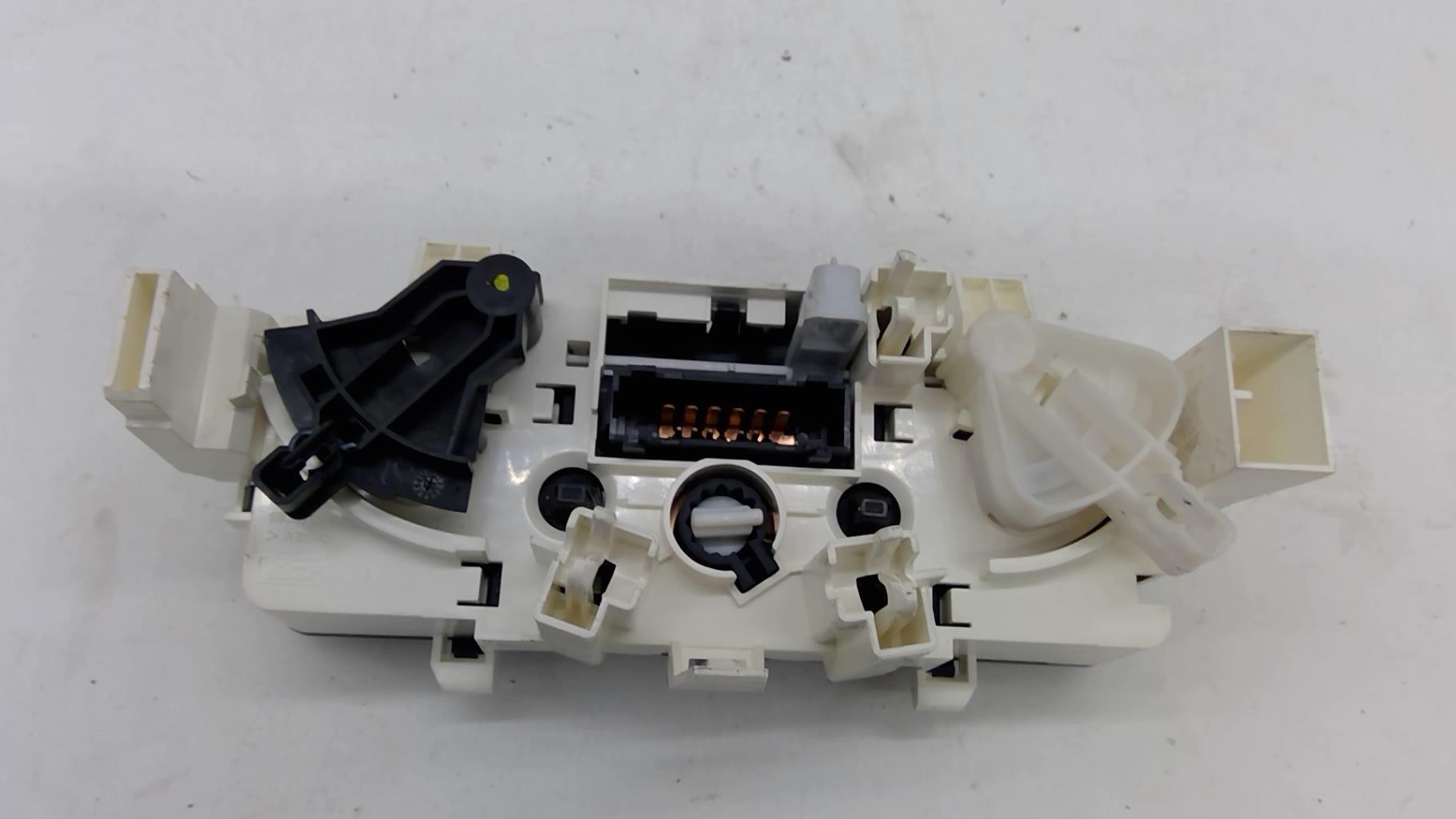 Commande chauffage PEUGEOT 1007 Essence - 1