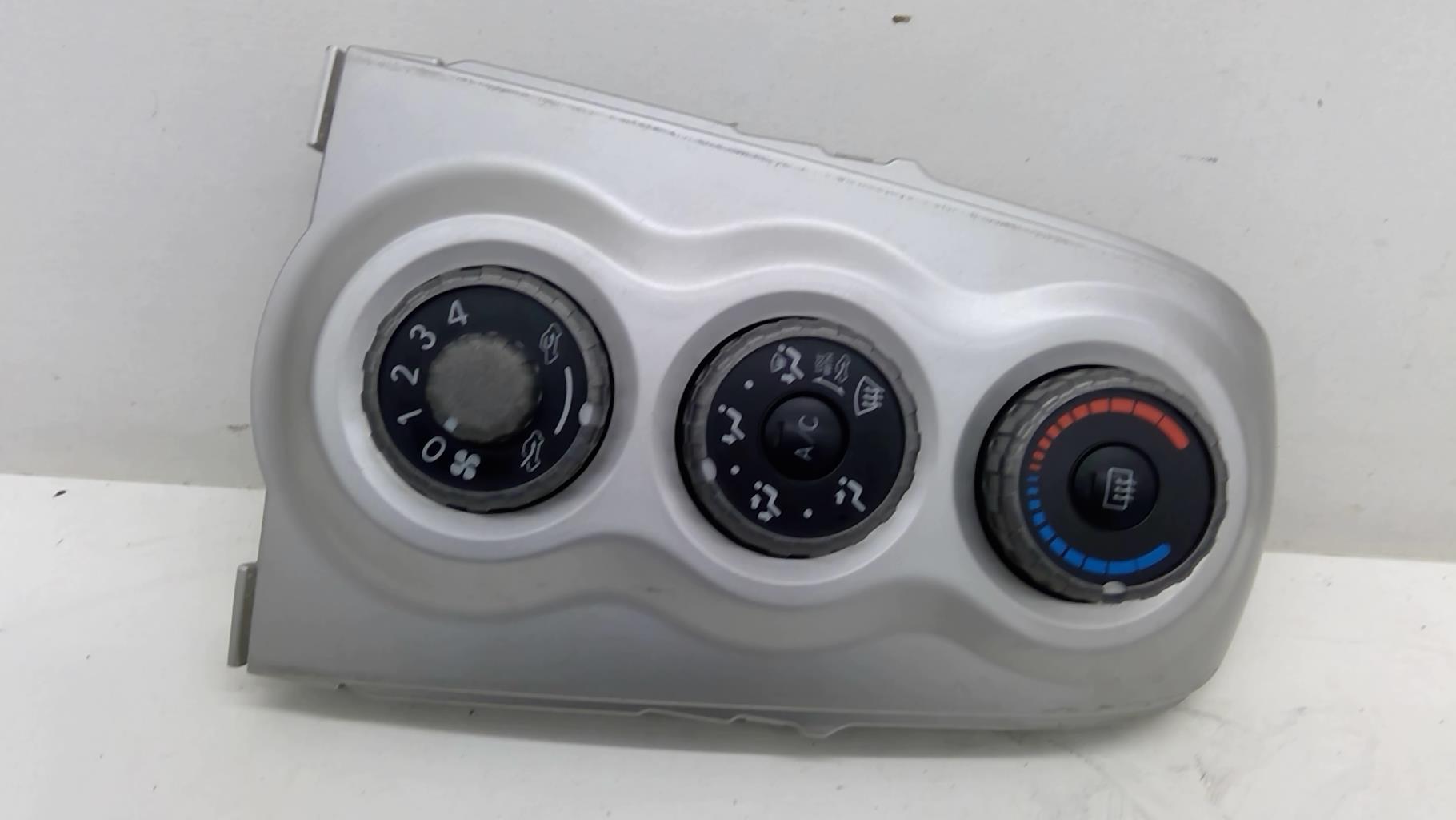 Commande chauffage TOYOTA YARIS 2 PHASE 1 Diesel - 1
