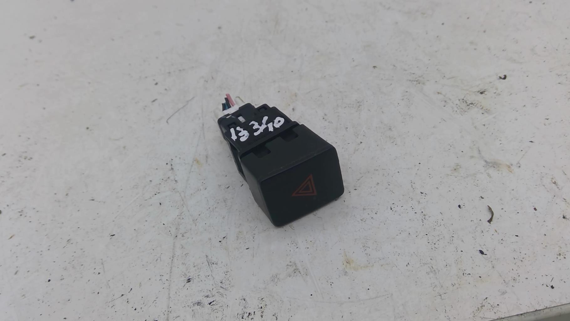 Bouton de warning NISSAN MICRA 4 PHASE 2 Essence - 1