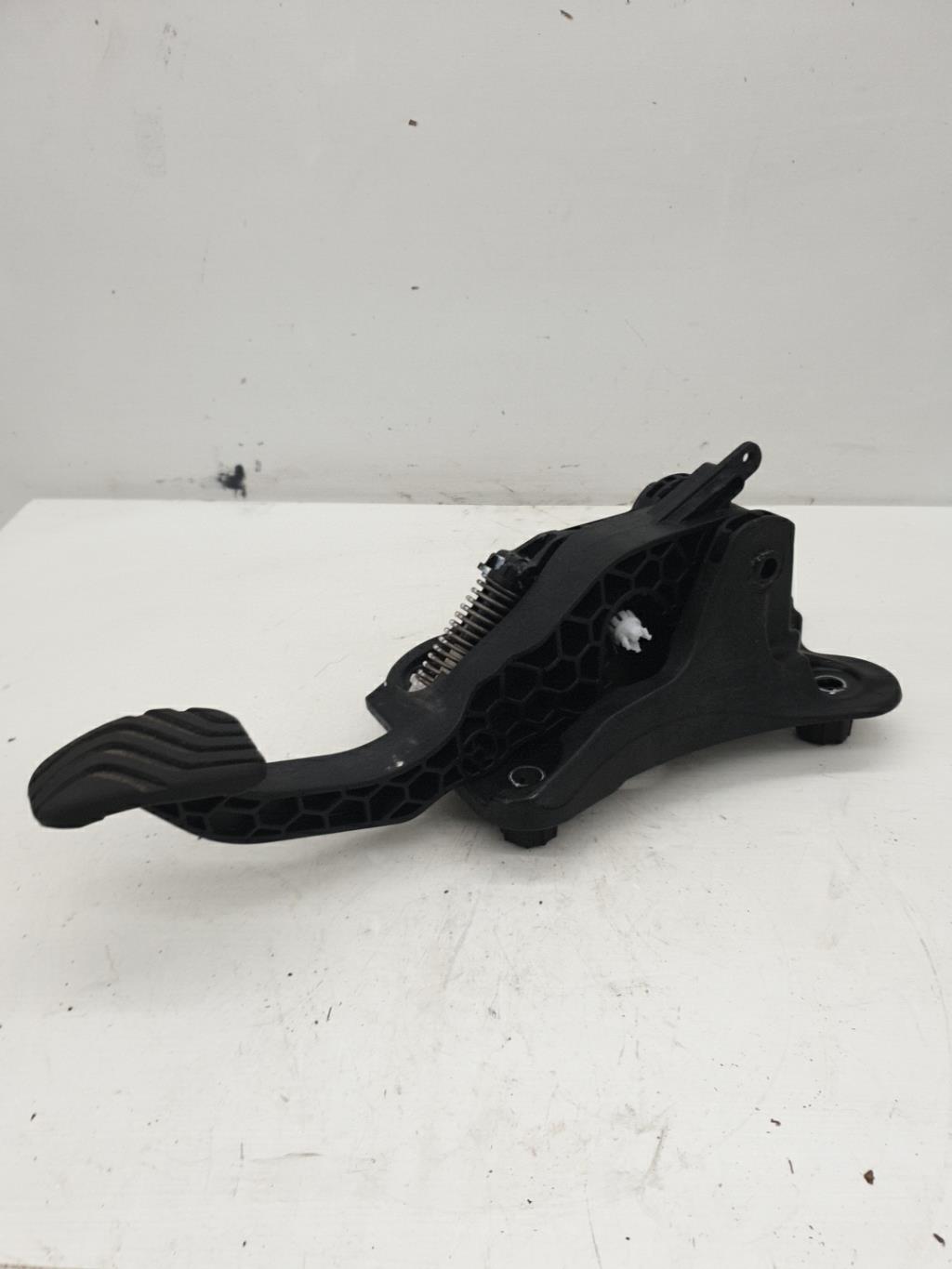 Pedale d'embrayage RENAULT CLIO 5 PHASE 1 Essence/Hybride - 1