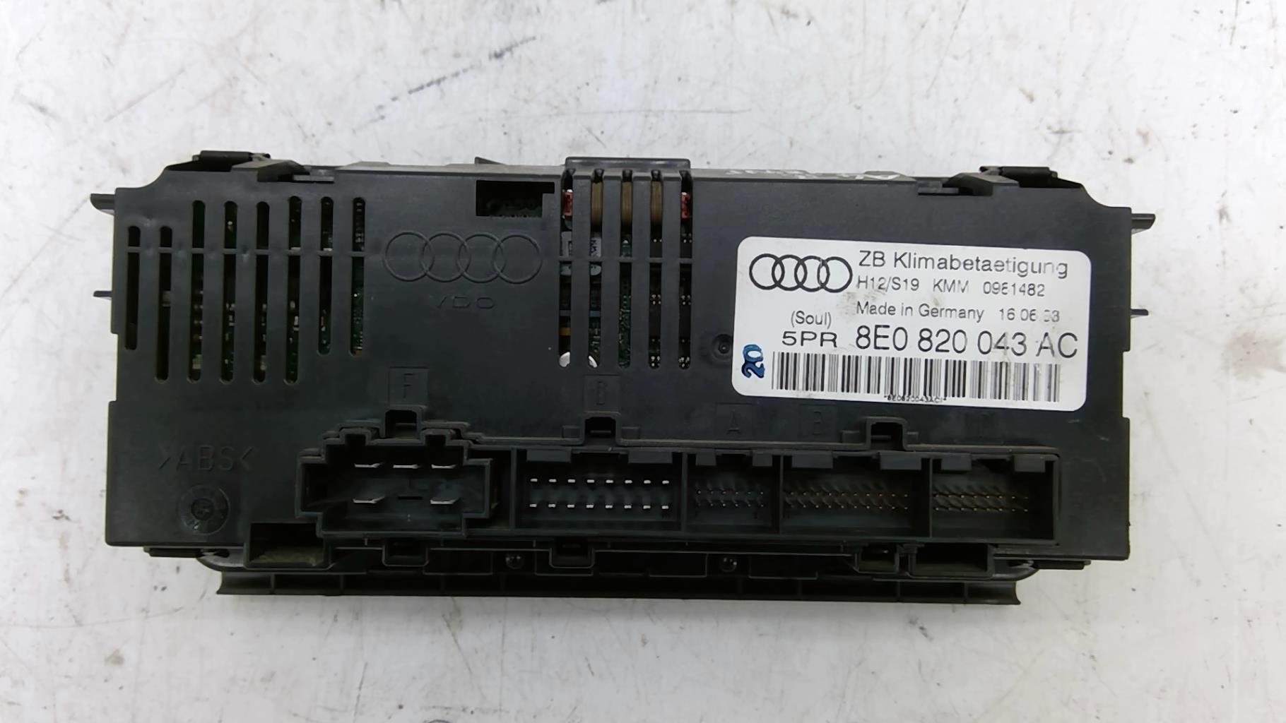 Commande chauffage AUDI A4 2 AVANT PHASE 1 BREAK  - 1