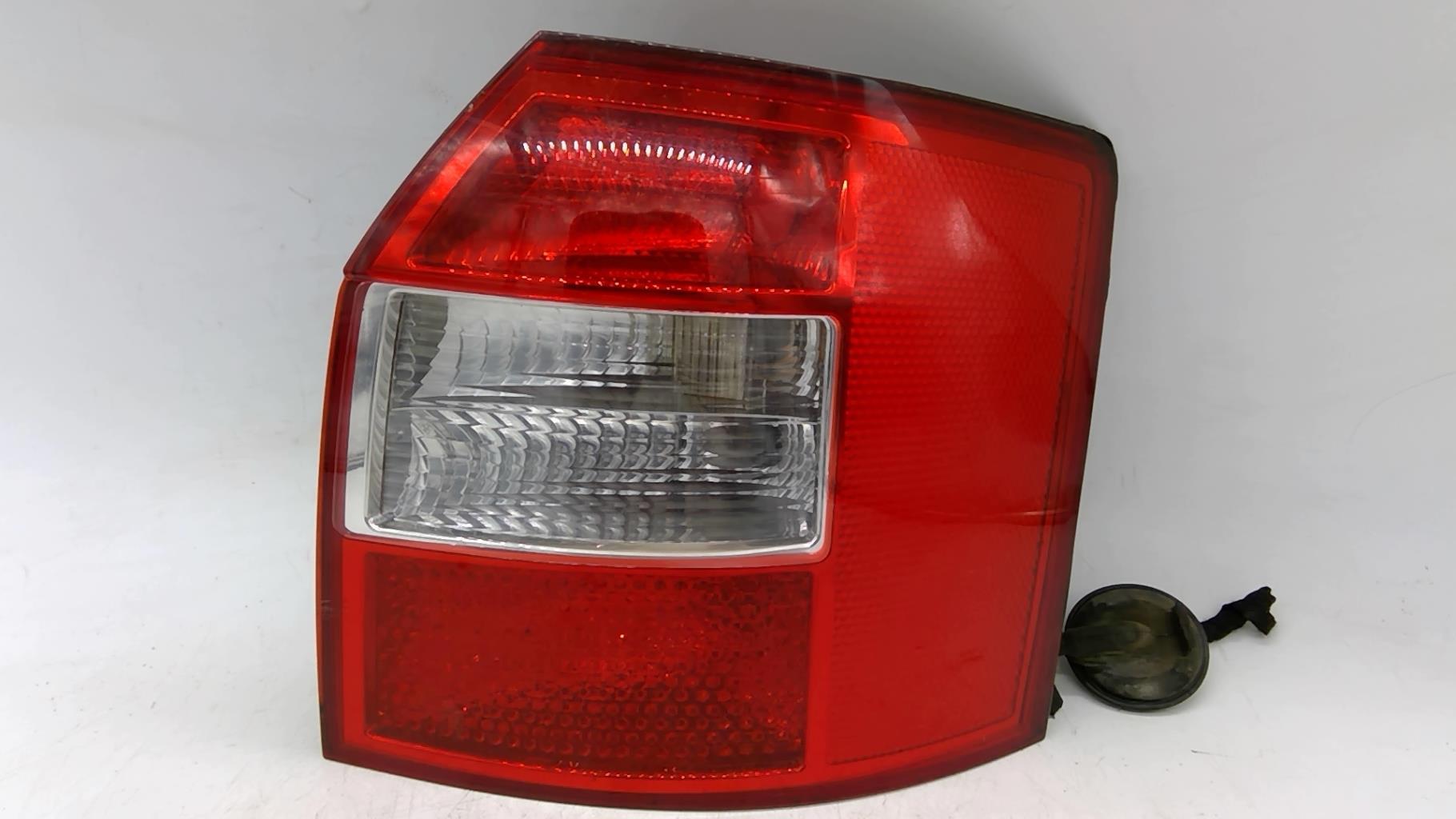 Feu arriere principal droit (feux) AUDI A4 2 AVANT PHASE 1 BREAK  - 1