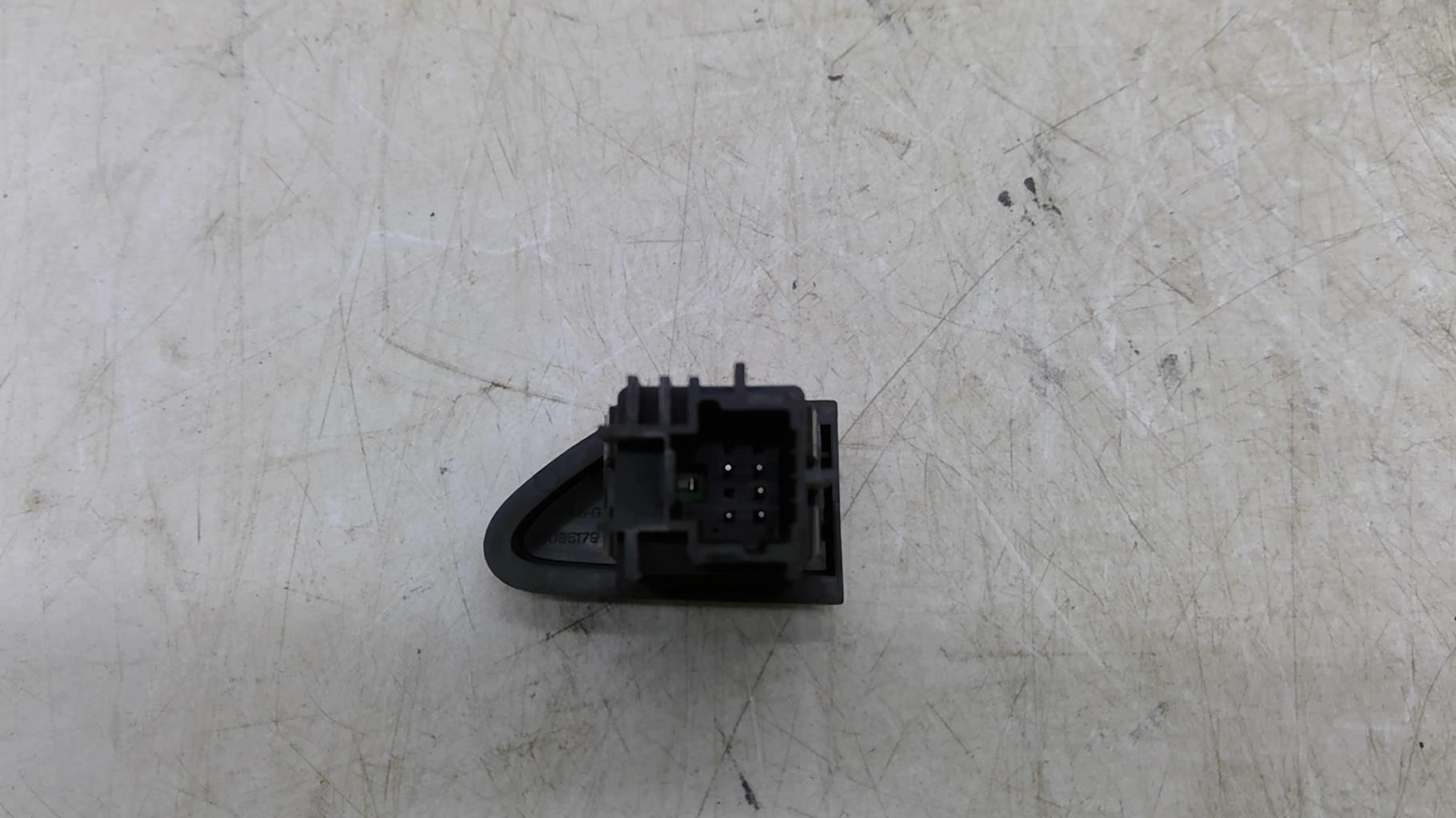 Bouton de warning RENAULT CLIO 4 PHASE 1 Diesel - 1