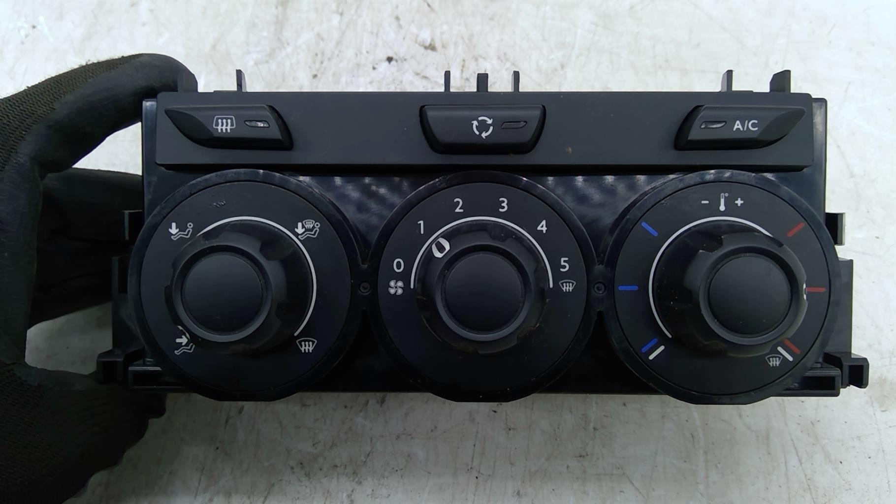 Commande chauffage CITROEN DS3 PHASE 2 Essence - 1