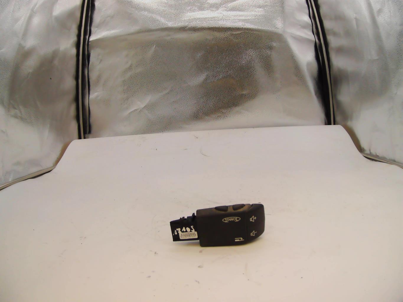 Commande autoradio RENAULT CLIO 2 PHASE 2 Essence - 1