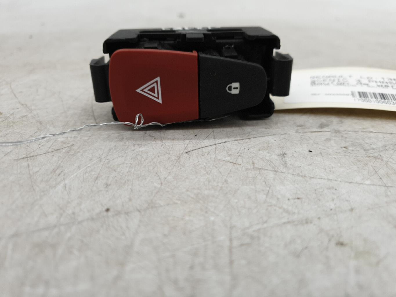 Bouton de warning RENAULT SCENIC 3 PHASE 1 Diesel - 1