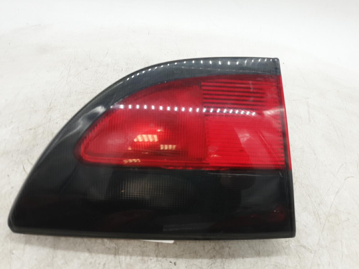 Feu arriere secondaire gauche (feux) RENAULT MEGANE 1 PHASE 1 Essence - 1
