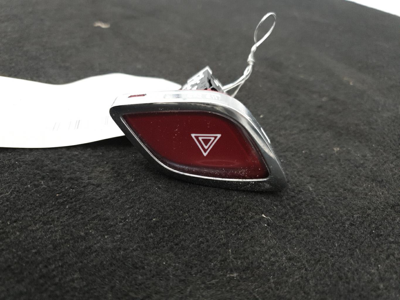 Bouton de warning CITROEN DS3 PHASE 1 Essence - 1