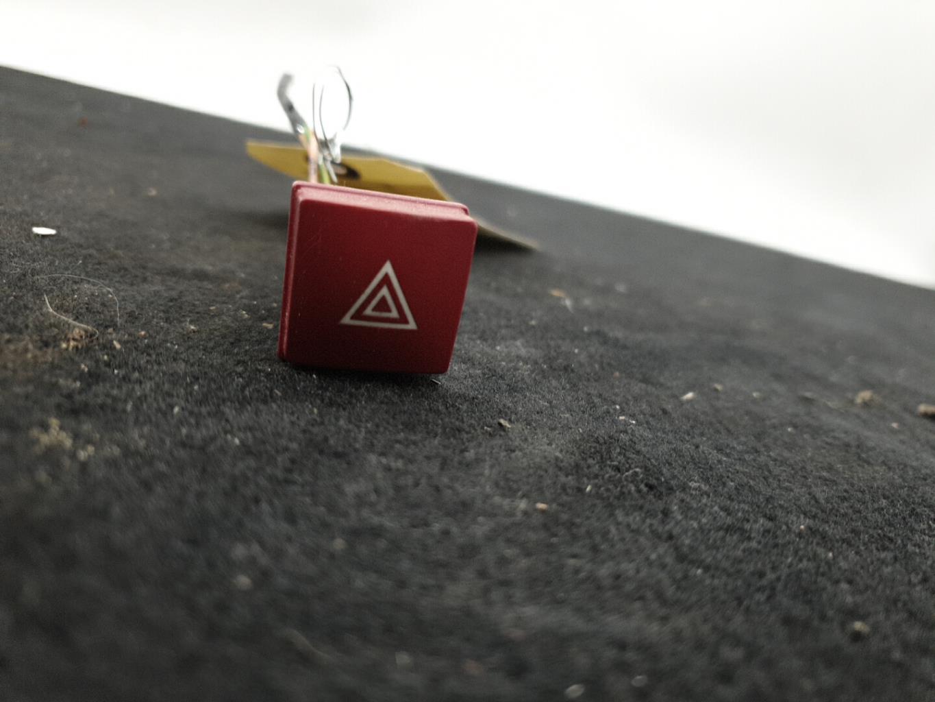 Bouton de warning PEUGEOT 206+ Diesel - 1
