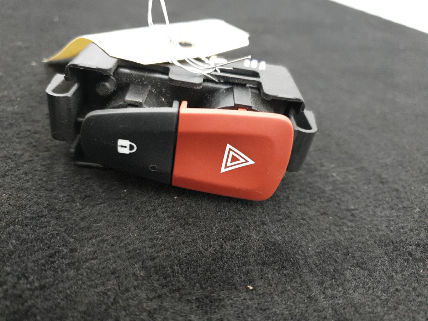 Bouton de warning RENAULT MEGANE 3 PHASE 1 Diesel - 1
