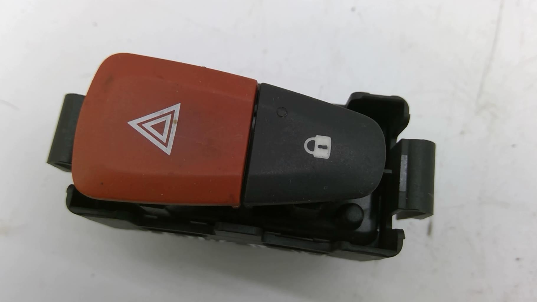 Bouton de warning RENAULT SCENIC 3 PHASE 1 Diesel - 1