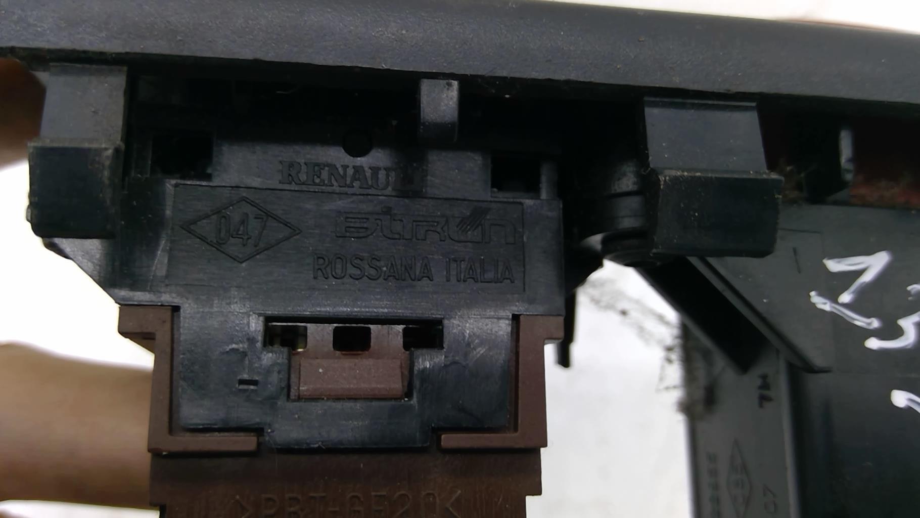 Bouton de warning RENAULT LAGUNA 1 PHASE 1  - 1