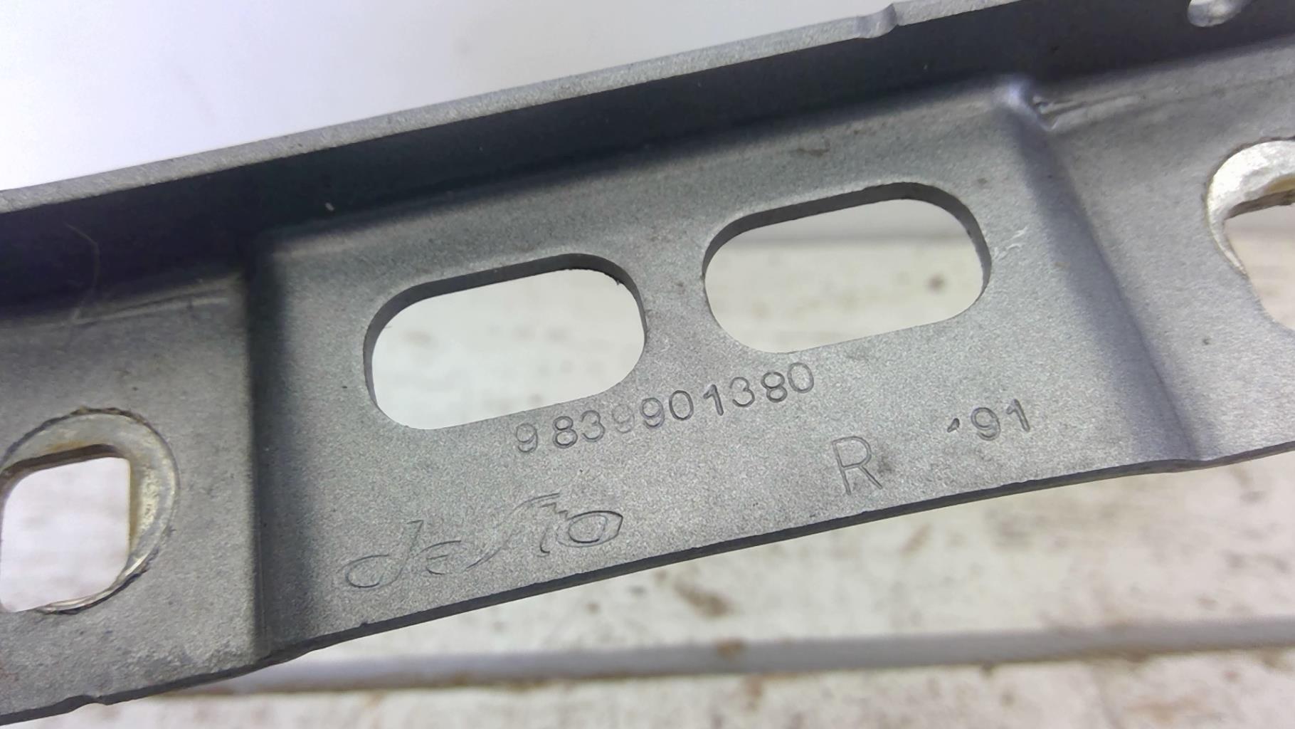 Charniere de capot PEUGEOT 2008 2 Diesel - 1