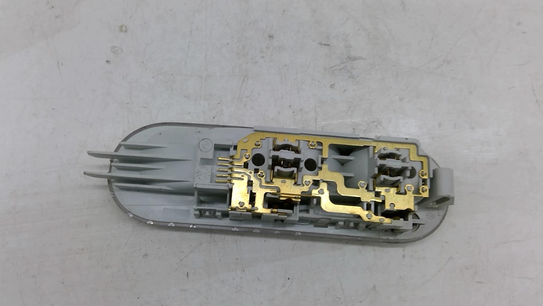 Eclairage de plafonnier RENAULT CLIO 3 PHASE 1 Diesel - 1