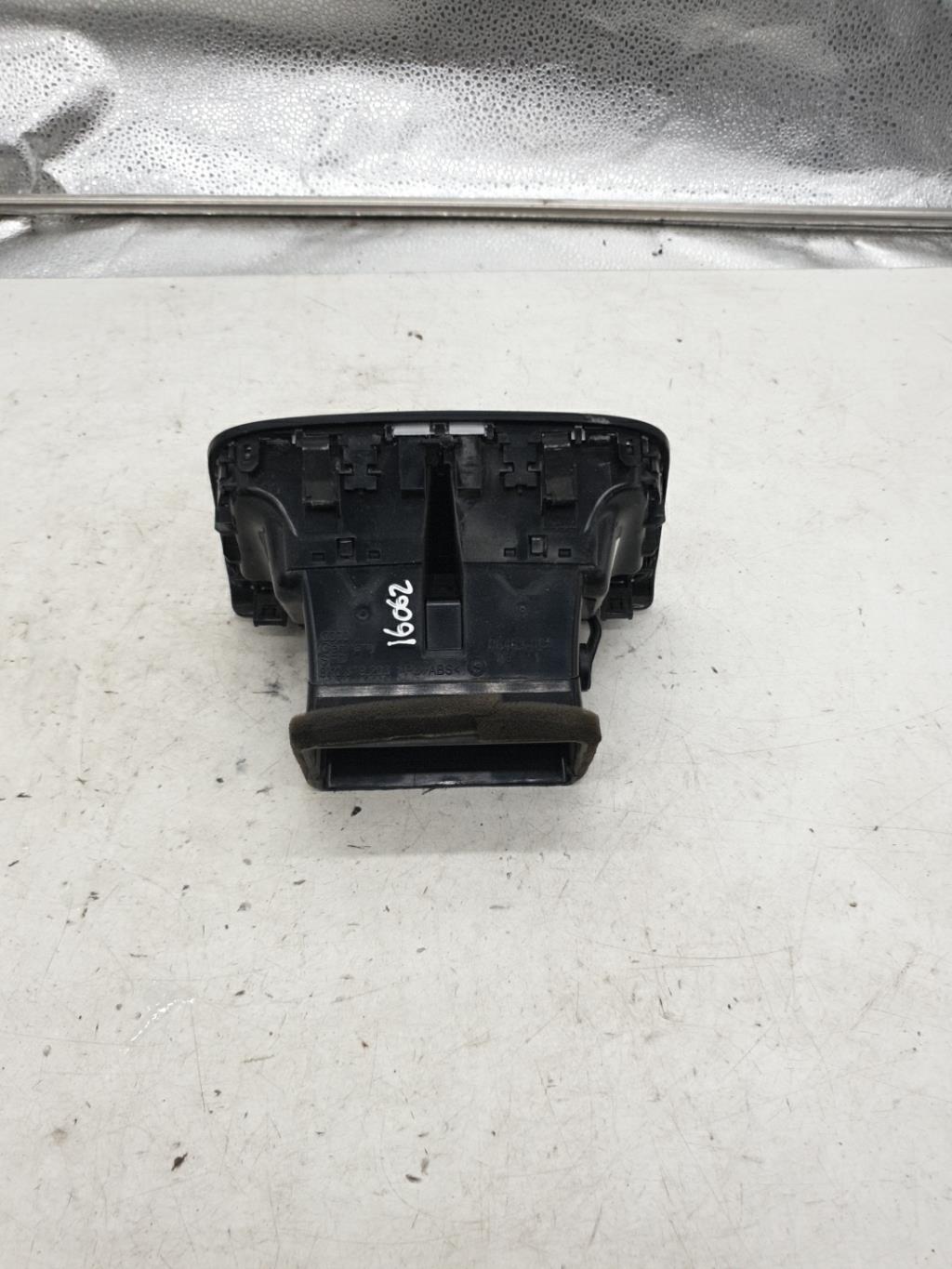 Aerateur tableau de bord AUDI A4 3 AVANT PHASE 2 BREAK Diesel - 1