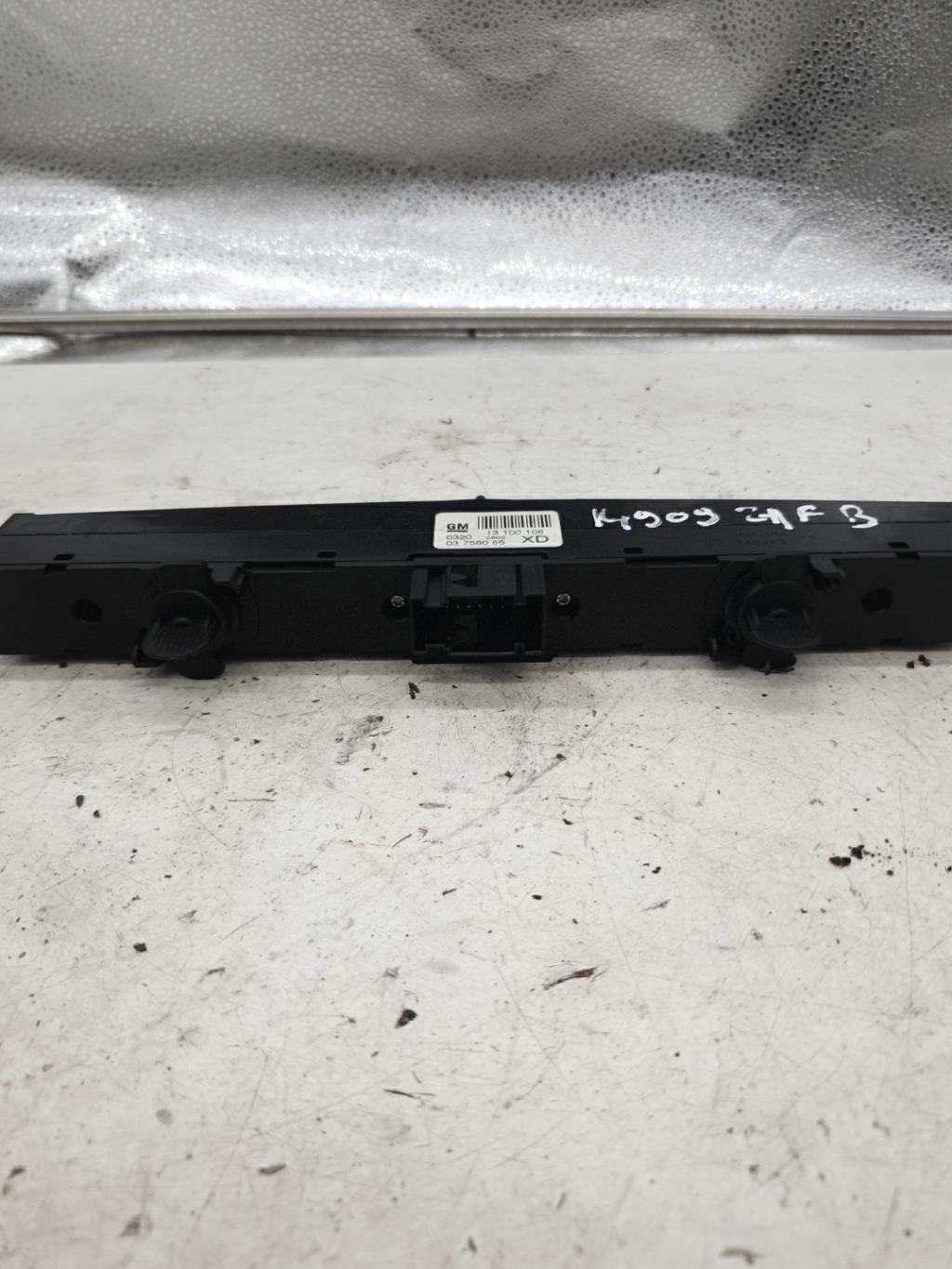 Bouton de warning OPEL ZAFIRA B PHASE 2 Diesel - 1