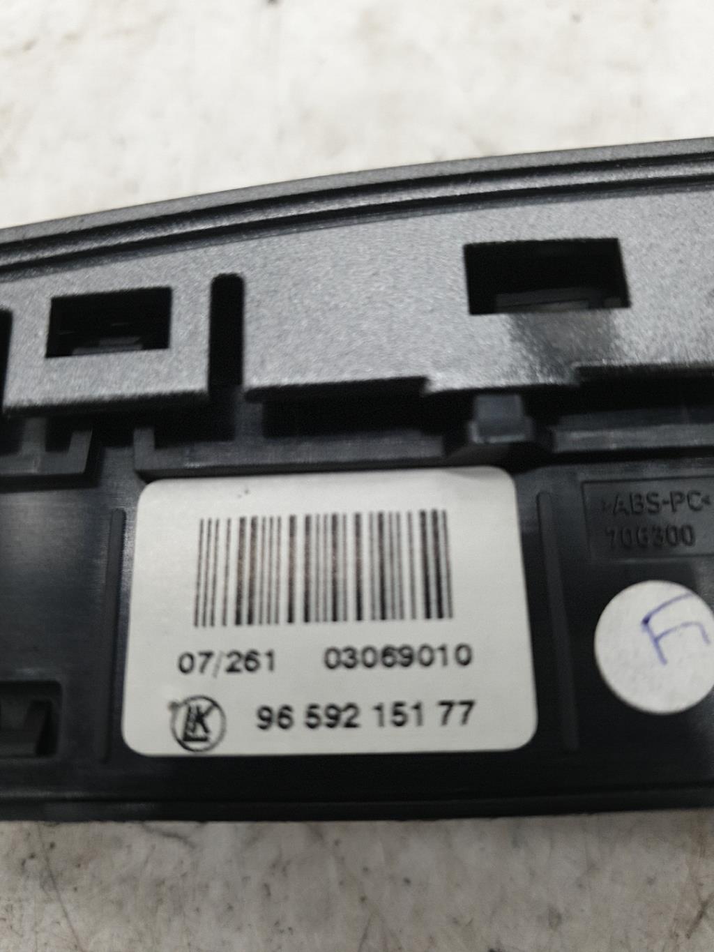 Bouton de warning PEUGEOT 308 1 PHASE 1 Diesel - 1