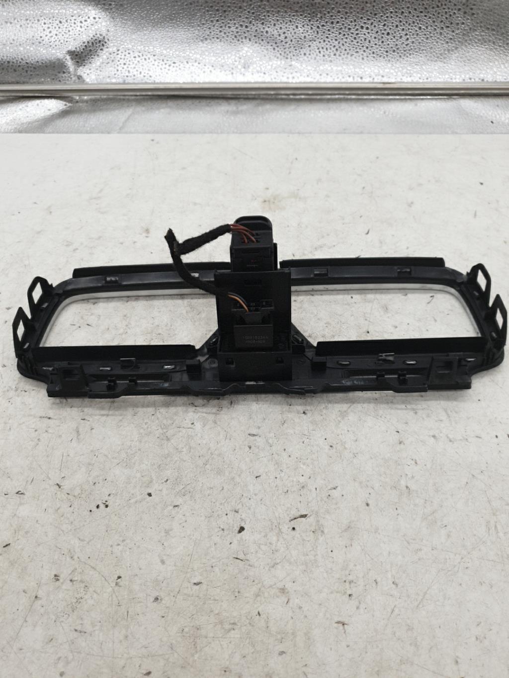 Bouton de warning VOLKSWAGEN SCIROCCO 3 PHASE 1 COUPE Diesel - 1