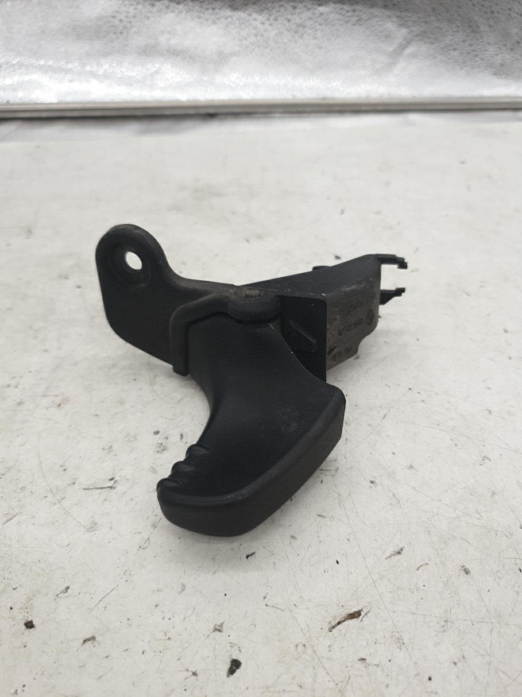 Poignee d'ouverture de capot RENAULT TWINGO 2 PHASE 1 Essence - 1